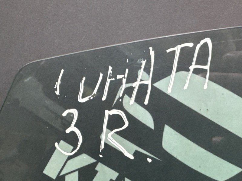 Стекло двери Hyundai Sonata 4 EF