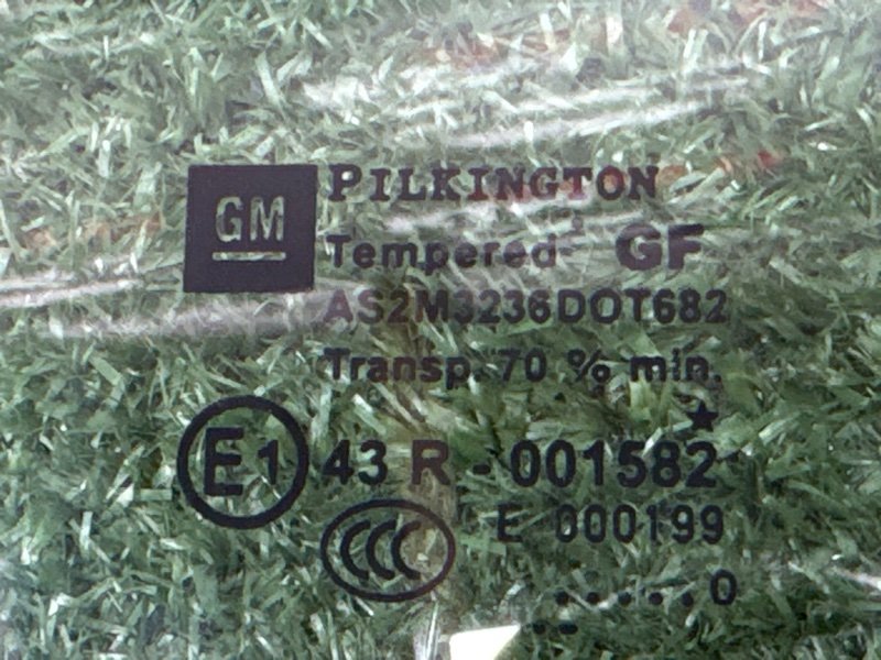 Стекло двери Opel Astra J