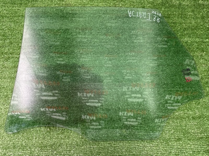 Стекло двери Opel Astra J