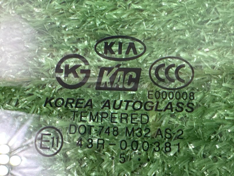 Стекло двери Kia Rio 2
