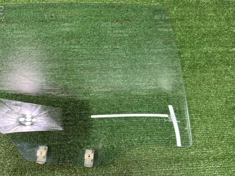 Стекло двери Kia Rio 2