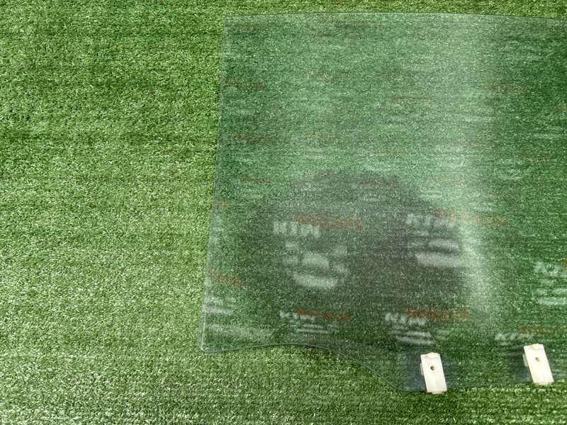 Стекло двери Kia Rio 2