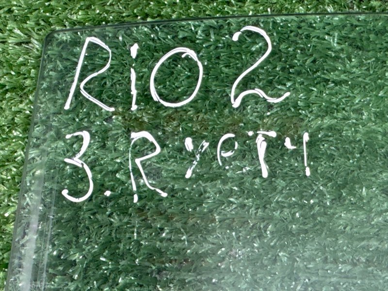 Стекло двери Kia Rio 2