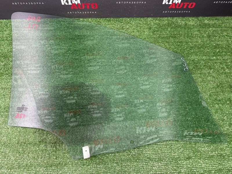 Стекло двери Peugeot 207