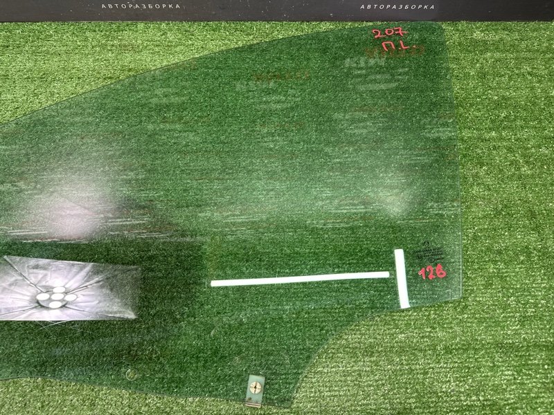 Стекло двери Peugeot 207