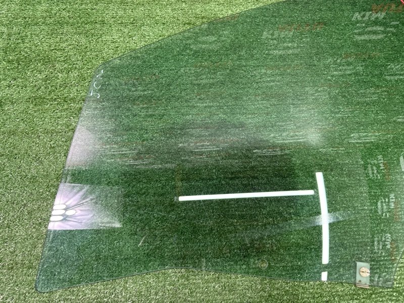 Стекло двери Peugeot 207