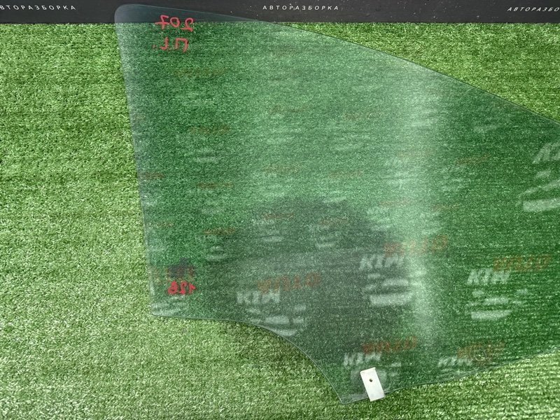 Стекло двери Peugeot 207