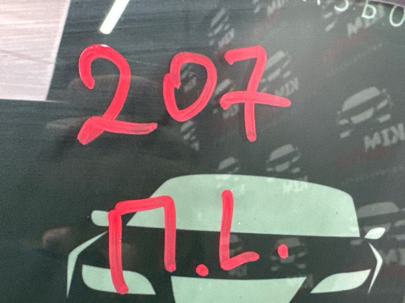 Стекло двери Peugeot 207