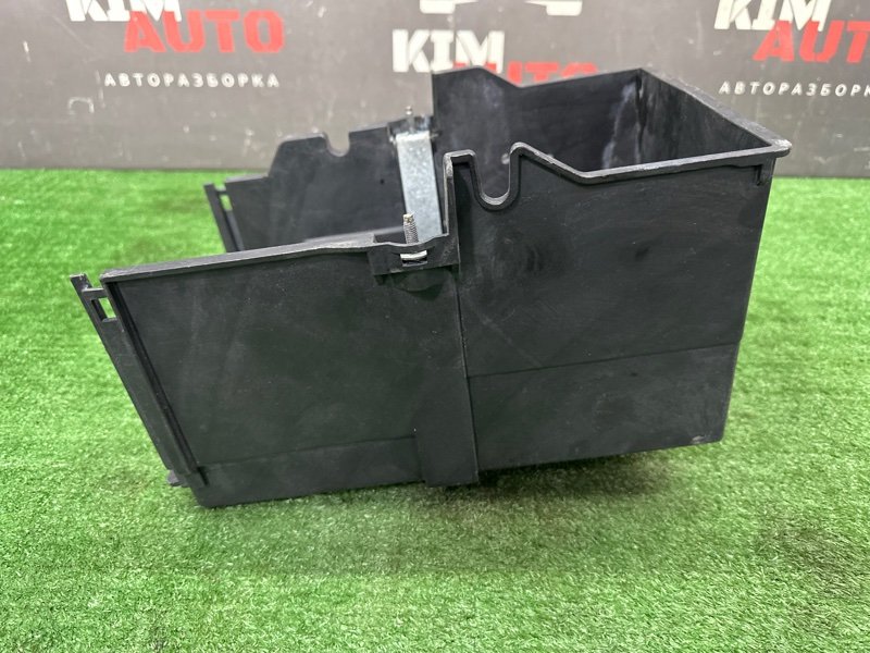 Площадка под АКБ Ford Kuga 2013 SUV