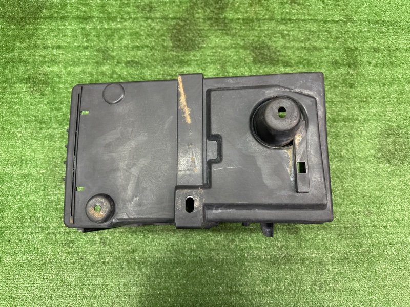 Площадка под АКБ Ford Kuga 2013 SUV