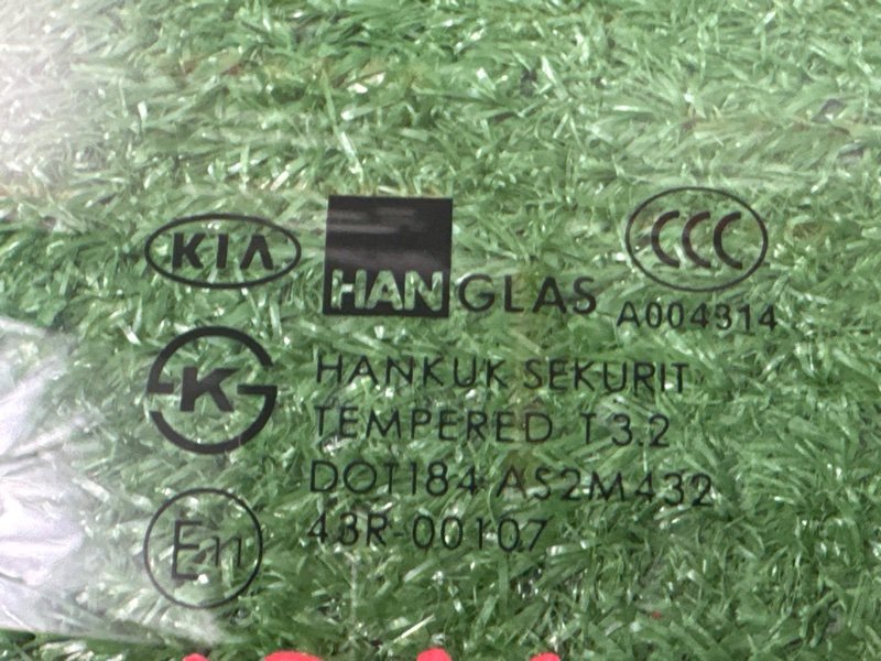 Стекло двери Kia Cerato 1