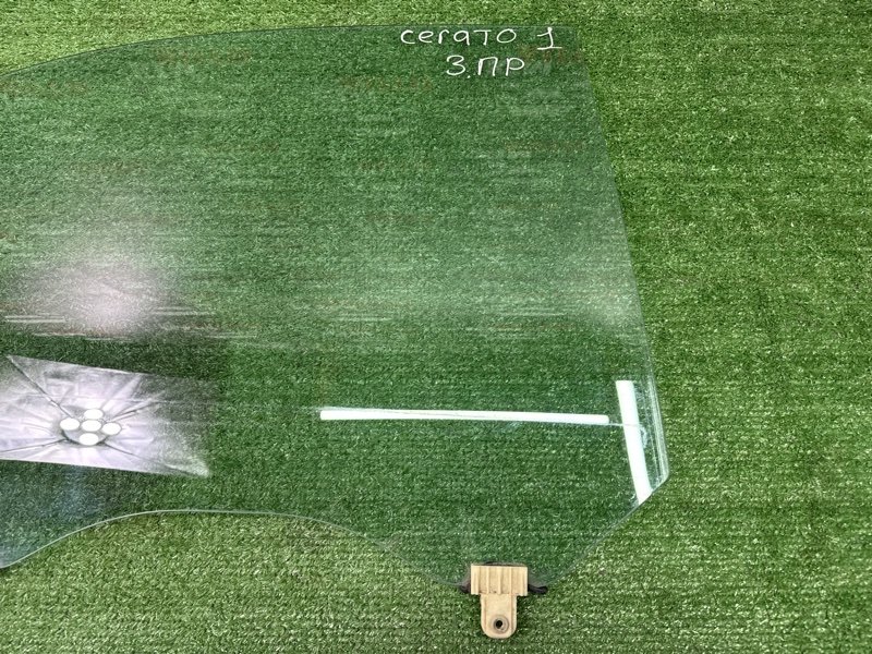 Стекло двери Kia Cerato 1