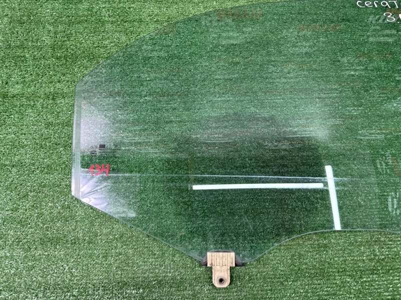 Стекло двери Kia Cerato 1