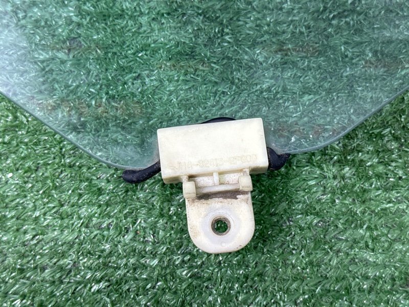 Стекло двери Kia Cerato 1