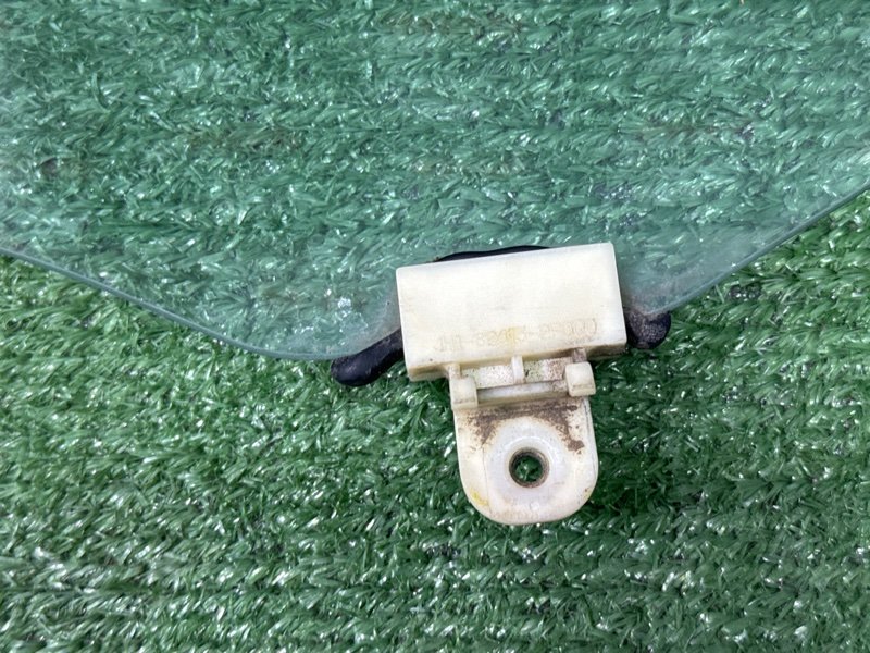 Стекло двери Kia Cerato 1