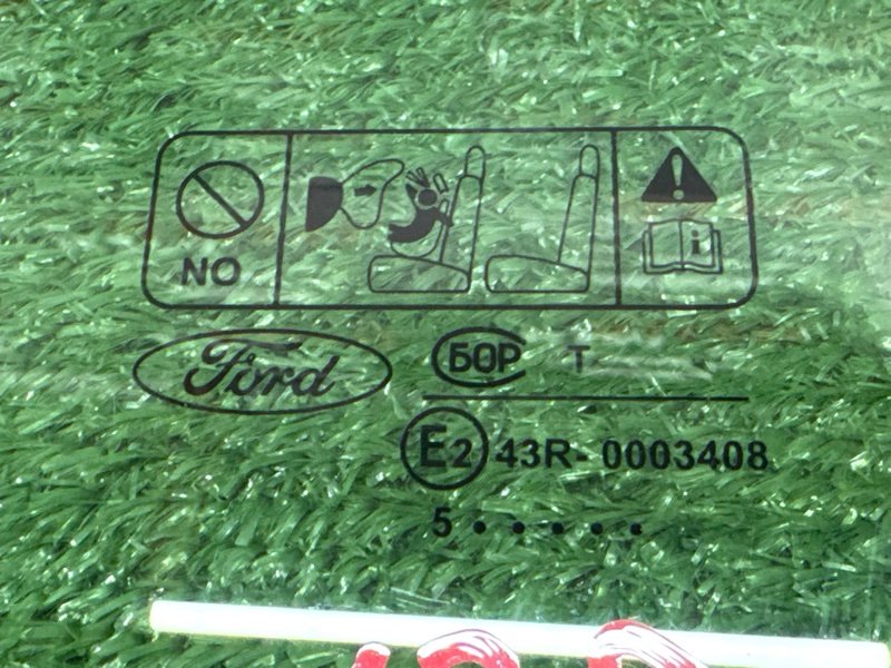 Стекло двери Ford Focus 2