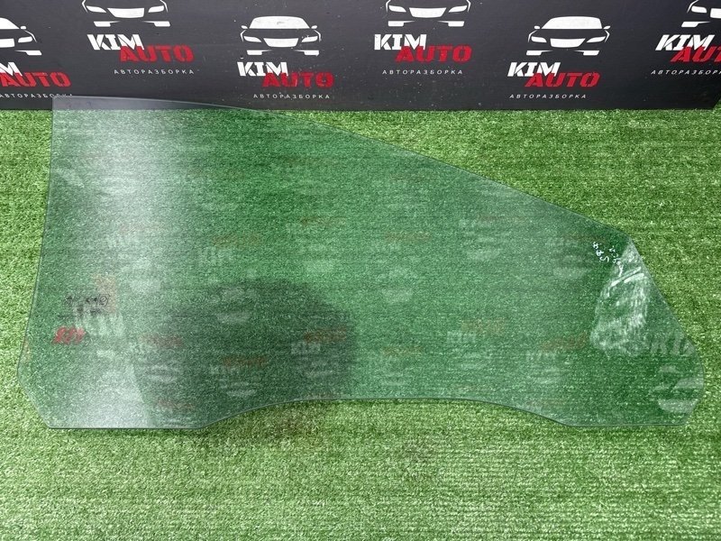 Стекло двери Ford Focus 2