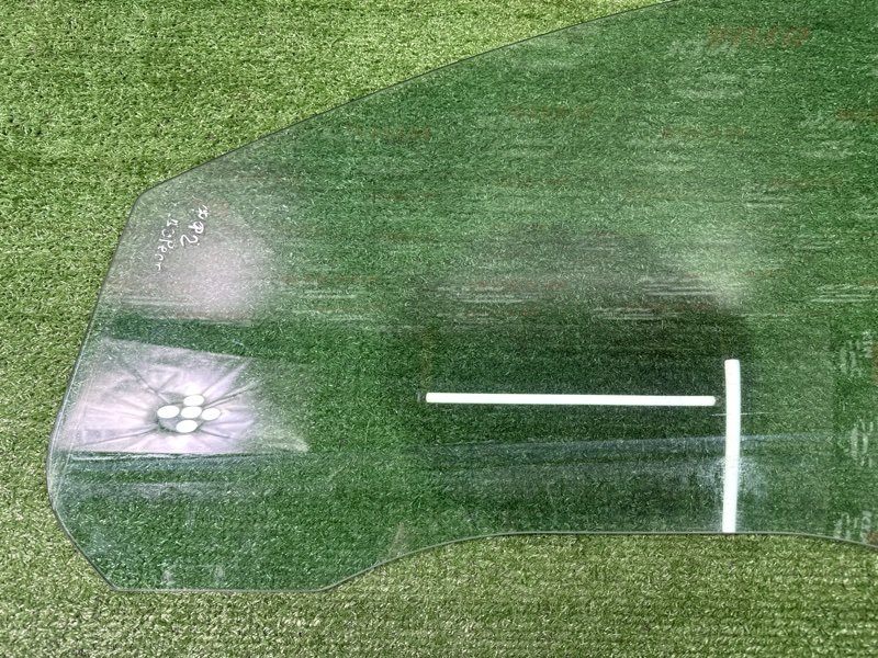 Стекло двери Ford Focus 2