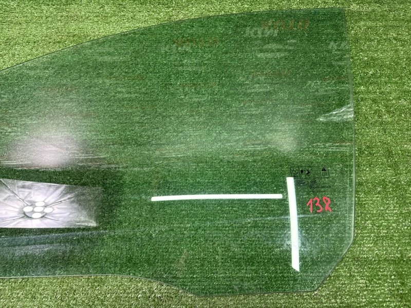 Стекло двери Ford Focus 2