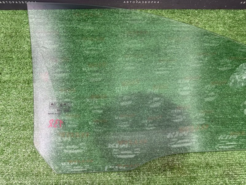 Стекло двери Ford Focus 2