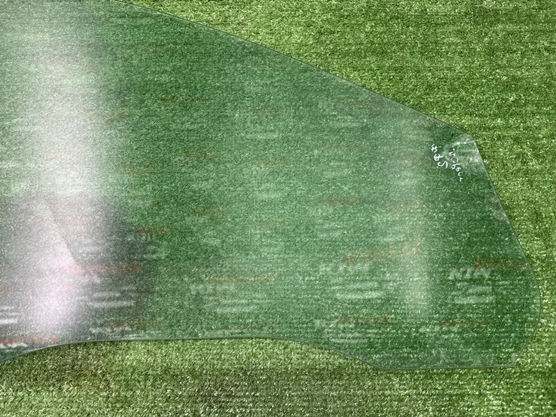 Стекло двери Ford Focus 2