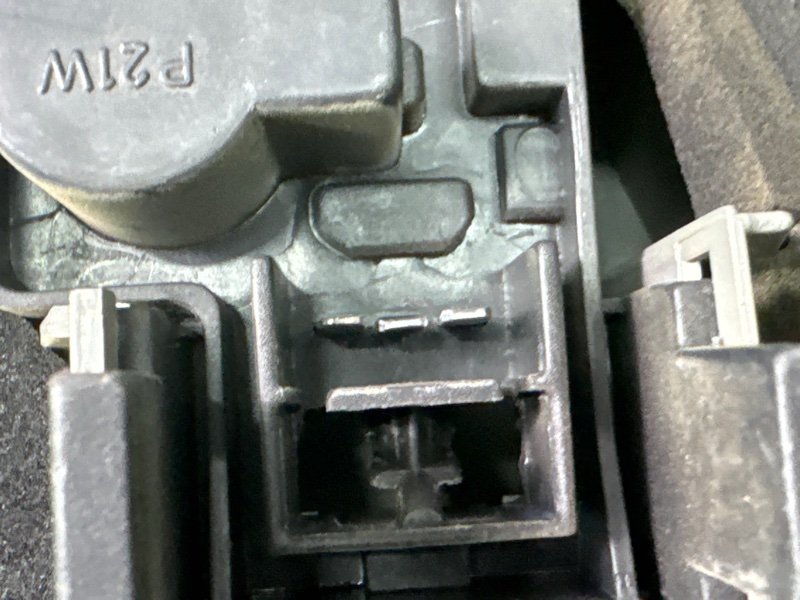 Фонарь в крышку багажника Fiat Albea