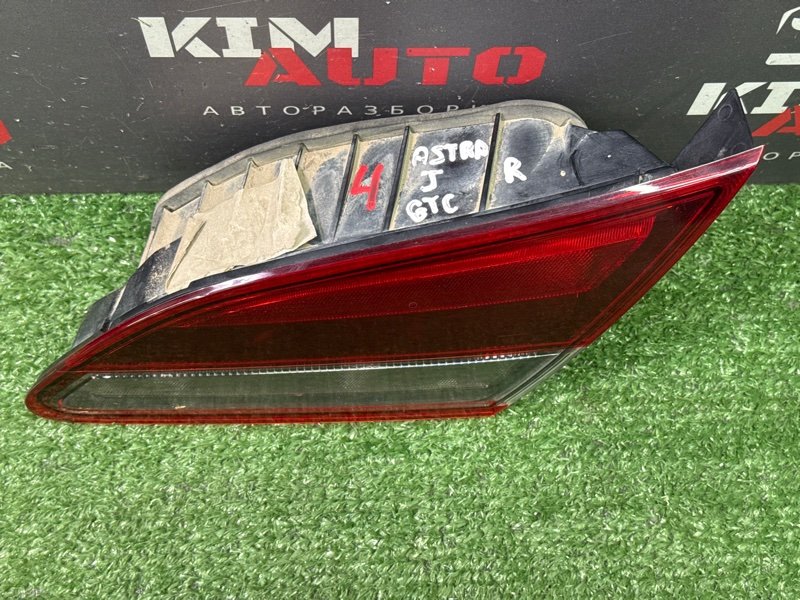 Фонарь в крышку багажника Opel Astra GTC