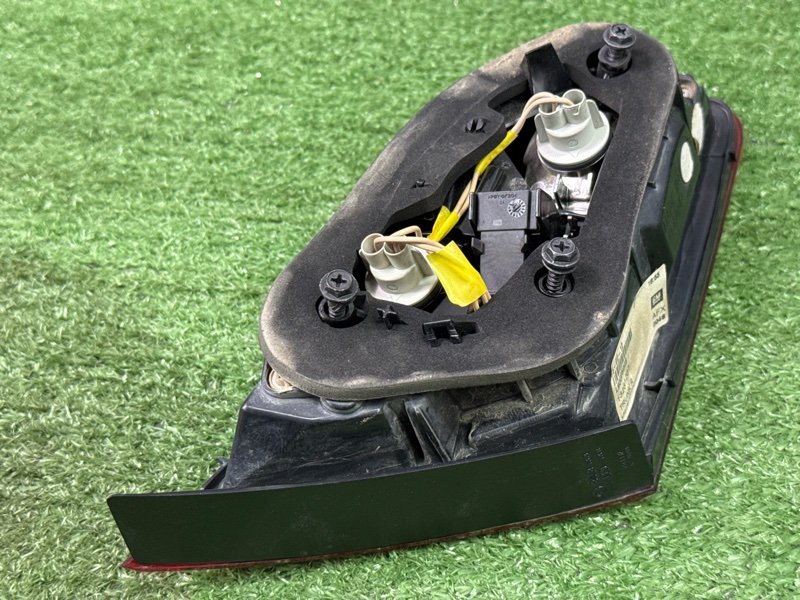 Фонарь в крышку багажника Opel Astra GTC