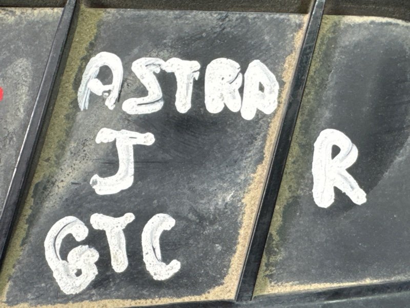 Фонарь в крышку багажника Opel Astra GTC