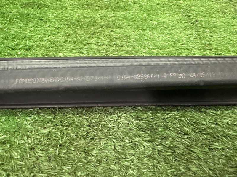 Уплотнитель стекла(бархотка) внутренний Ford Kuga 2013 SUV