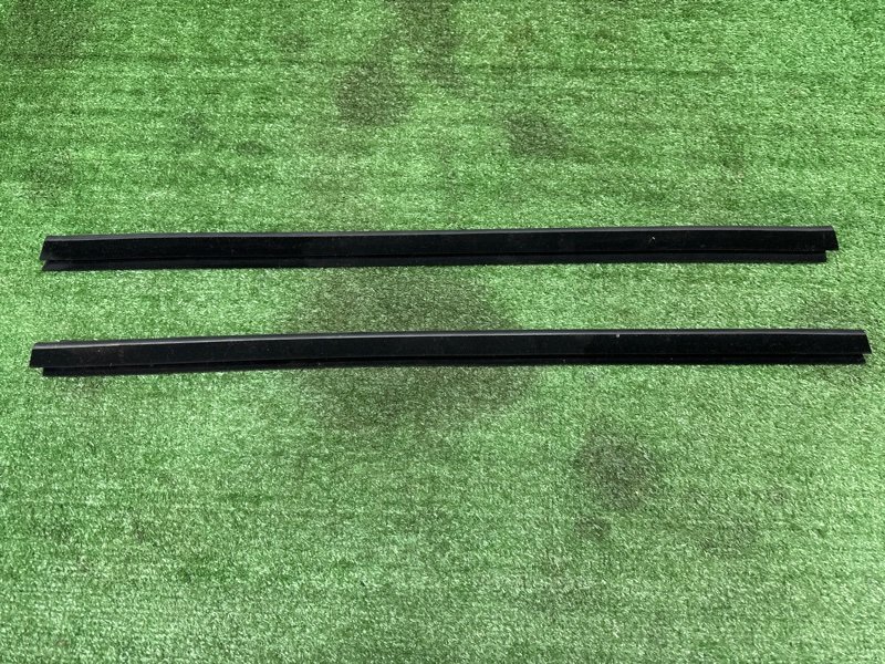 Уплотнитель стекла(бархотка) внутренний Ford Kuga 2013 SUV