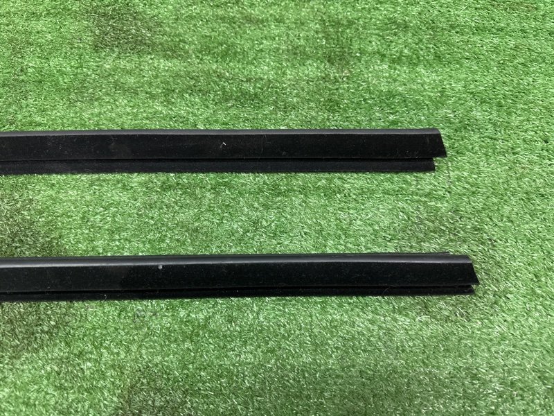 Уплотнитель стекла(бархотка) внутренний Ford Kuga 2013 SUV