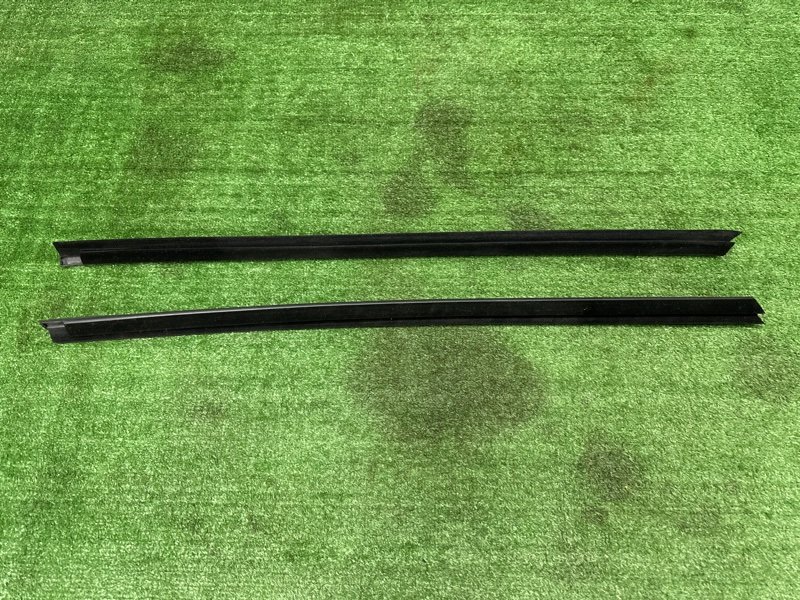 Уплотнитель стекла(бархотка) внутренний Ford Kuga 2013 SUV