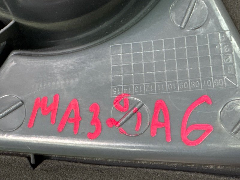 Фонарь в крышку багажника mazda mazda 6