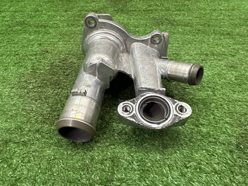 Корпус термостата Ford Kuga 2013 SUV