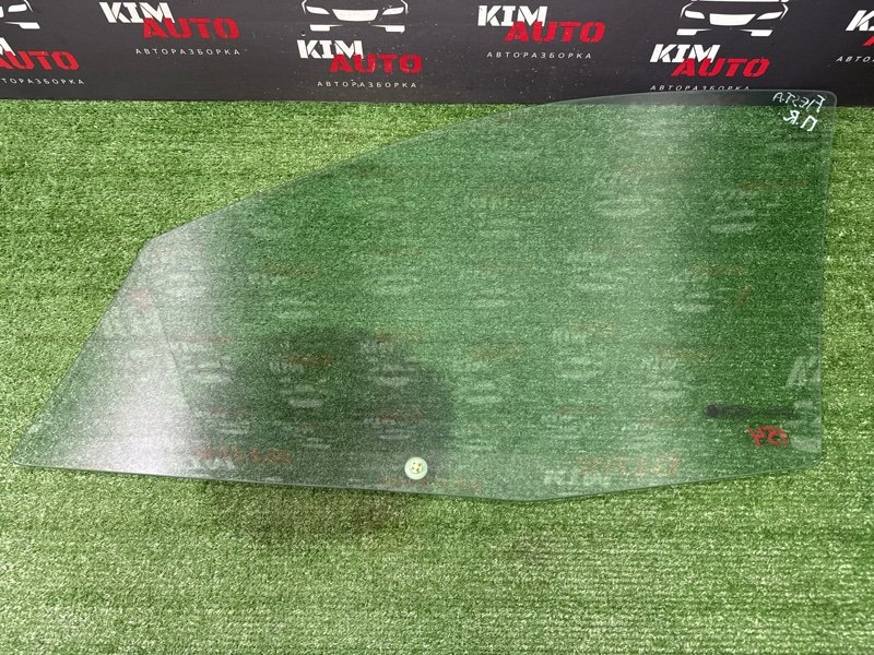 Стекло двери Ford Fiesta