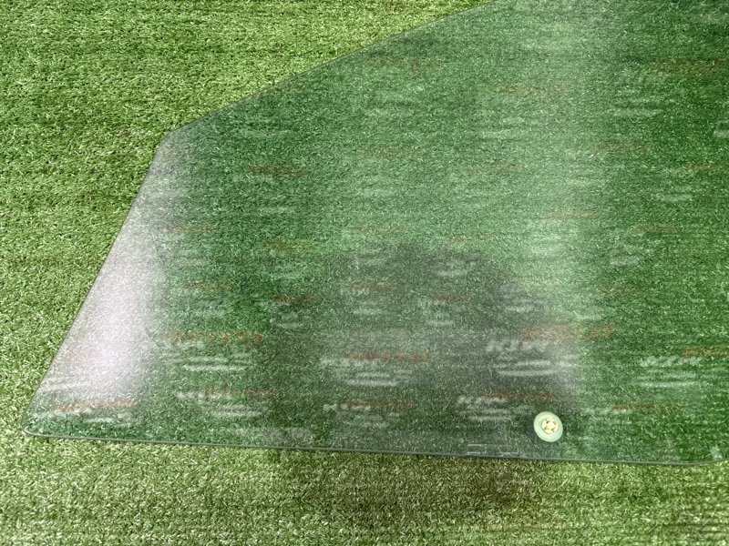 Стекло двери Ford Fiesta