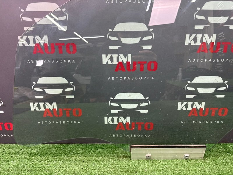 Стекло двери Opel Corsa D