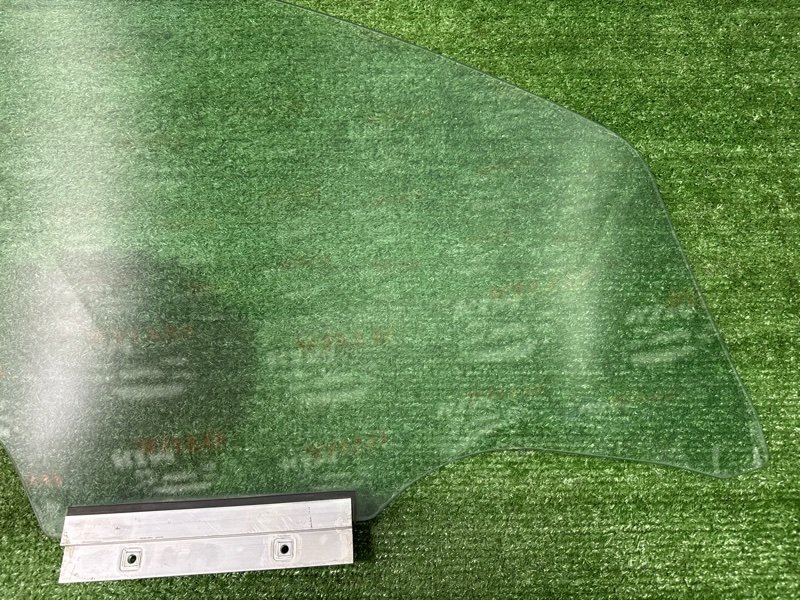 Стекло двери Opel Corsa D