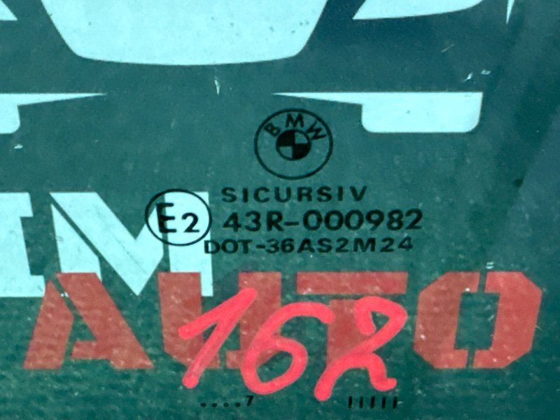 Стекло двери BMW 7 E38