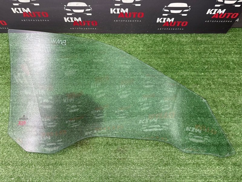 Стекло двери BMW 7 E38