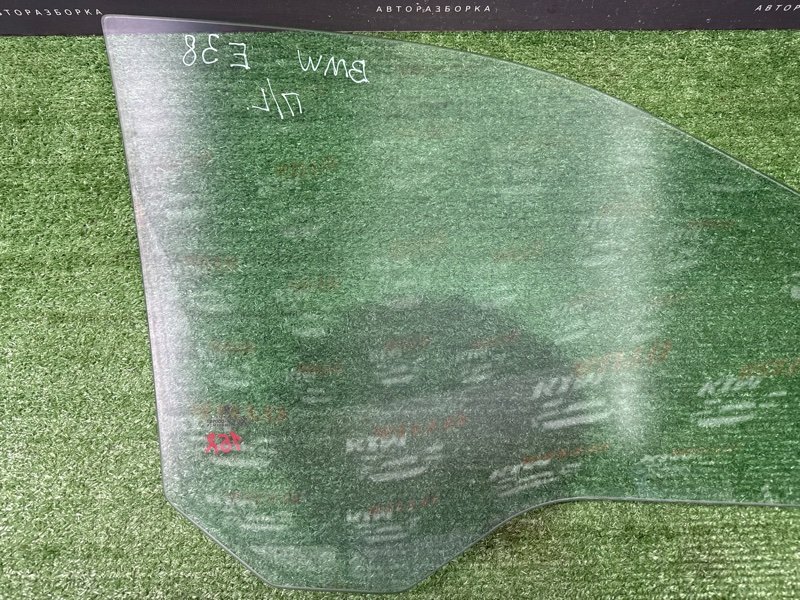 Стекло двери BMW 7 E38
