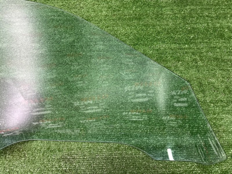 Стекло двери BMW 7 E38