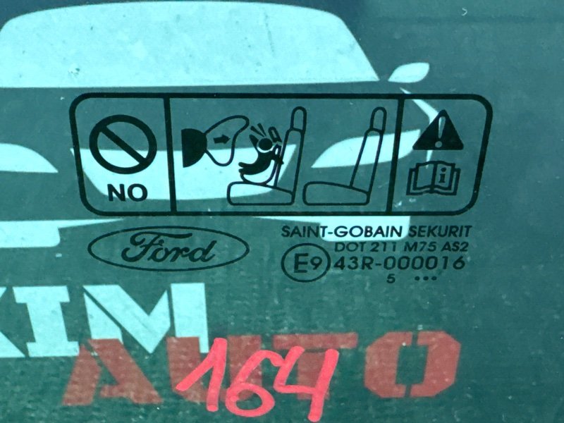 Стекло двери Ford Focus 2