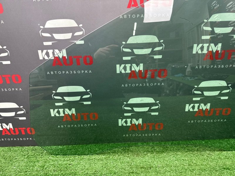 Стекло двери Ford Focus 2