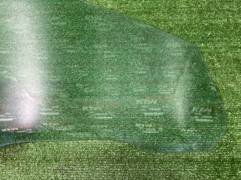 Стекло двери Ford Focus 2