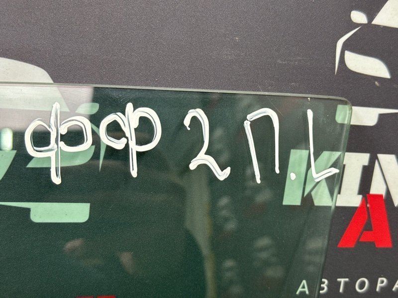 Стекло двери Ford Focus 2