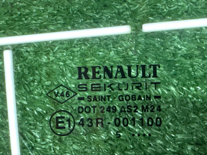 Стекло двери Renault Megane 2