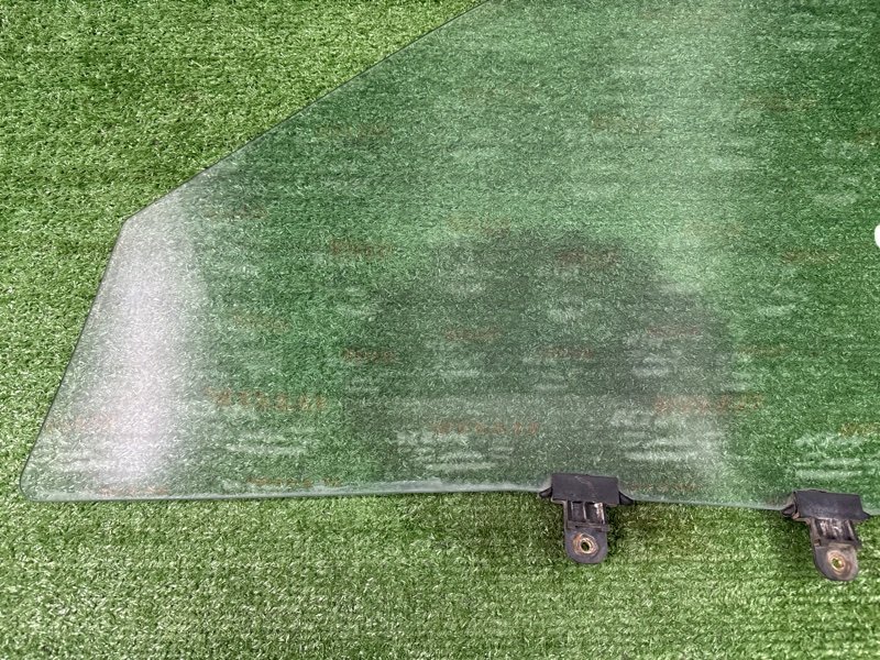 Стекло двери Hyundai Sonata 4