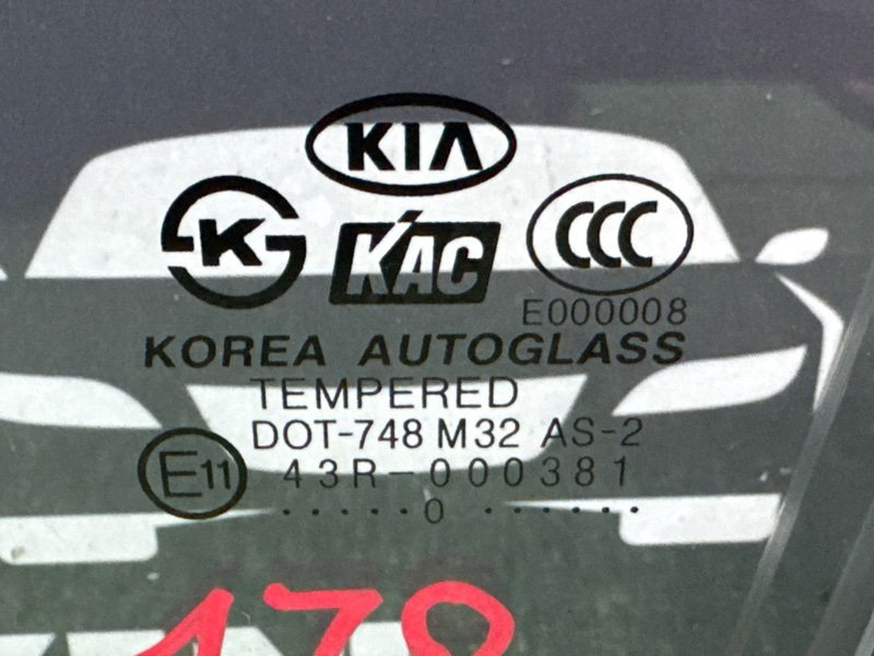 Стекло двери Kia Picanto